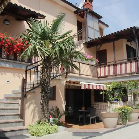 Family Friendly With A Swimming Pool Vodnjan, Fazana - 14159 Apartment