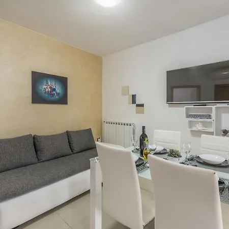 Family Friendly With A Swimming Pool Vodnjan, Fazana - 14159 Apartamento