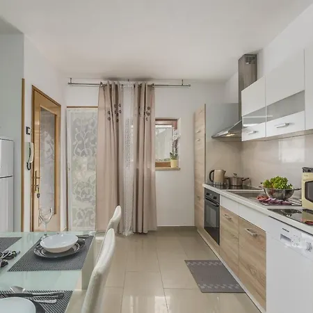 Family Friendly With A Swimming Pool Vodnjan, Fazana - 14159 Apartamento *