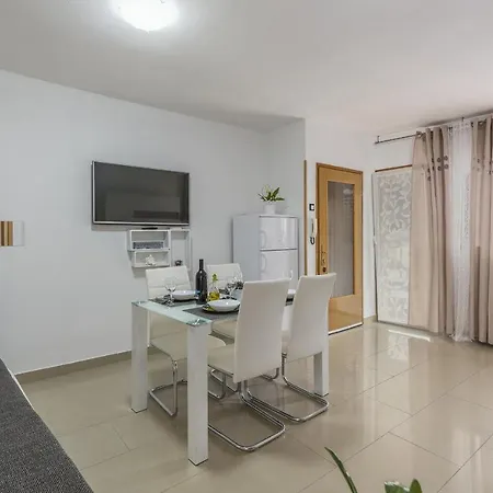 Family Friendly With A Swimming Pool Vodnjan, Fazana - 14159 Apartamento